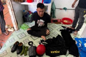 Mạo danh công an kiểm tra giấy tờ để chiếm đoạt điện thoại, một đối tượng bị Công an phường Đông Hòa bắt giữ điều tra. Xem chi tiết vụ việc.