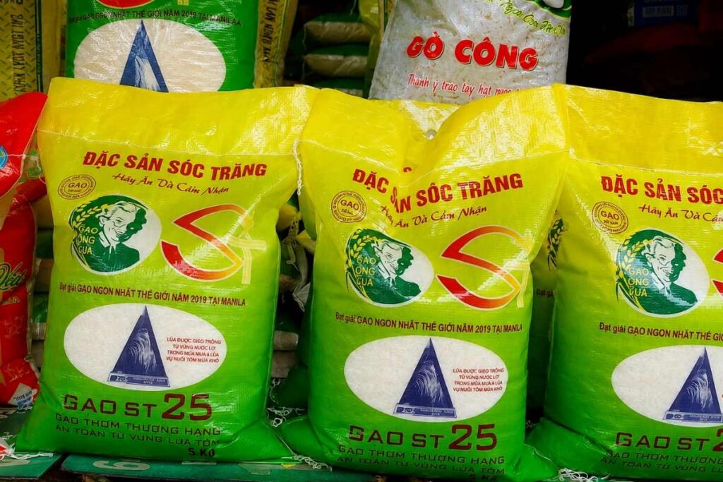 Gạo ST25 bị làm nhái, hơn 44 tấn gạo giả bị phát hiện tại An Giang và Lào Cai, đặt ra cảnh báo về việc bảo vệ thương hiệu.