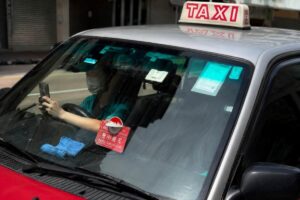 Bành Tường Linh giải nghệ sau 9 năm làm diễn viên, chuyển sang lái taxi toàn thời gian tại Hong Kong với thu nhập hơn 40.000 HKD/tháng.