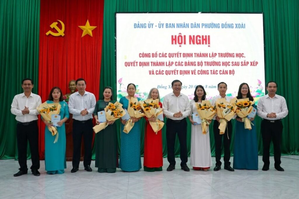 2 hiệu trưởng, 5 hiệu phó ở Đồng Xoài tự nguyện xin làm giáo viên sau sắp xếp, tạo điều kiện cho cán bộ trẻ và bổ sung giáo viên giàu kinh nghiệm.