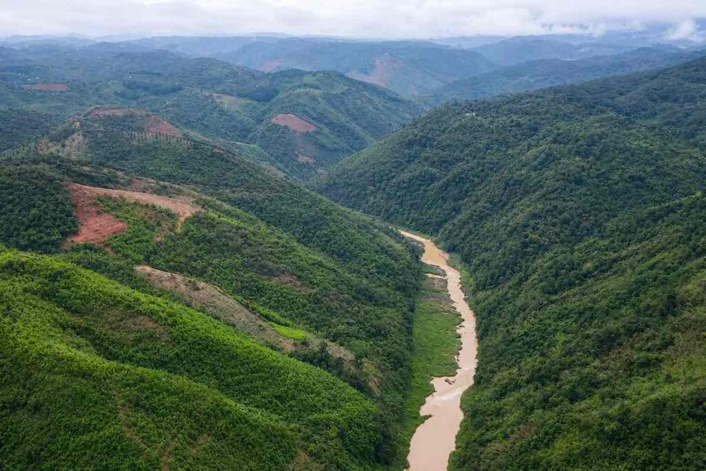 Lâm Đồng sắp xây cầu dây văng gần 1,2 km vượt sông Đồng Nai, thuộc tuyến Gia Nghĩa - Bảo Lâm, giúp rút ngắn quãng đường còn 15 km.