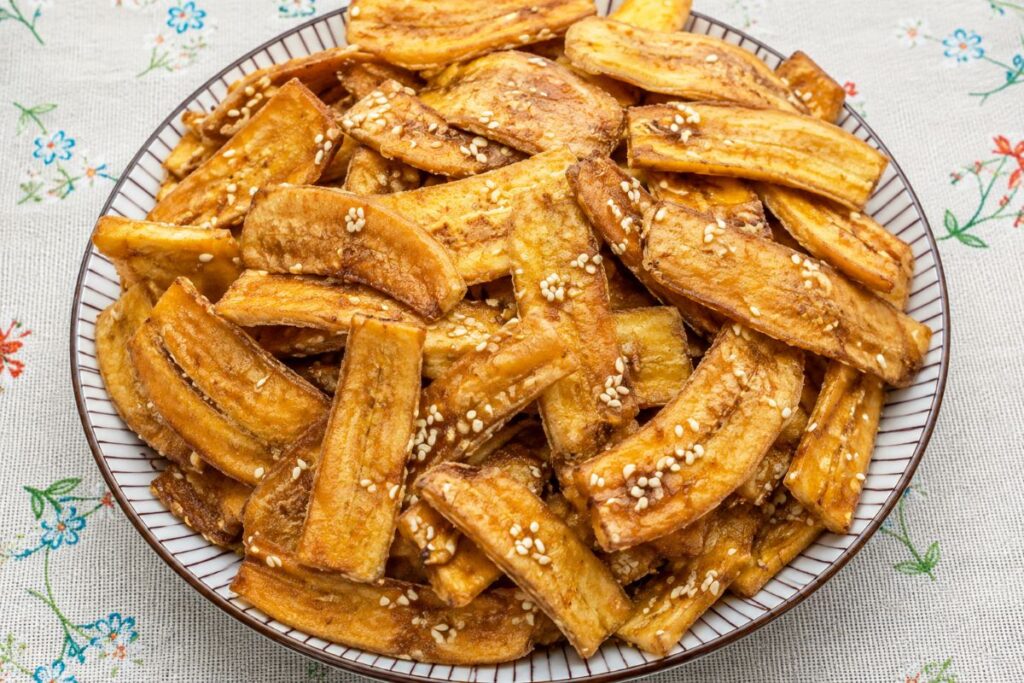 Chuối sấy Chứa Chan từ những quả chuối địa phương, qua bàn tay người dân trở thành món quà quê mang hương vị đặc trưng Đồng Nai.