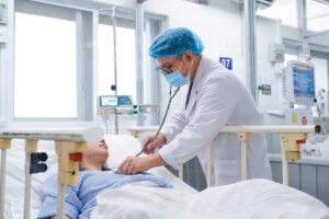 Sản phụ mắc sốt xuất huyết Dengue nặng, băng huyết sau sinh, suy gan cấp được các bác sĩ cứu sống sau 4 lần phẫu thuật và can thiệp lớn.
