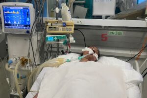 Cứu giúp cô gái 21 tuổi, lao động chính của gia đình, đang nguy kịch vì sốt xuất huyết với viện phí vượt quá khả năng chi trả.