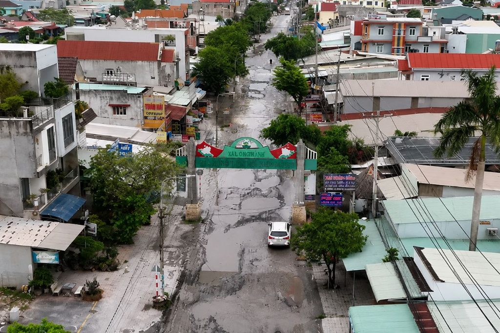 Đồng Nai kiến nghị sửa chữa đường Bưng Môn hư hỏng do xe tải vận chuyển vật liệu thi công các dự án trọng điểm.