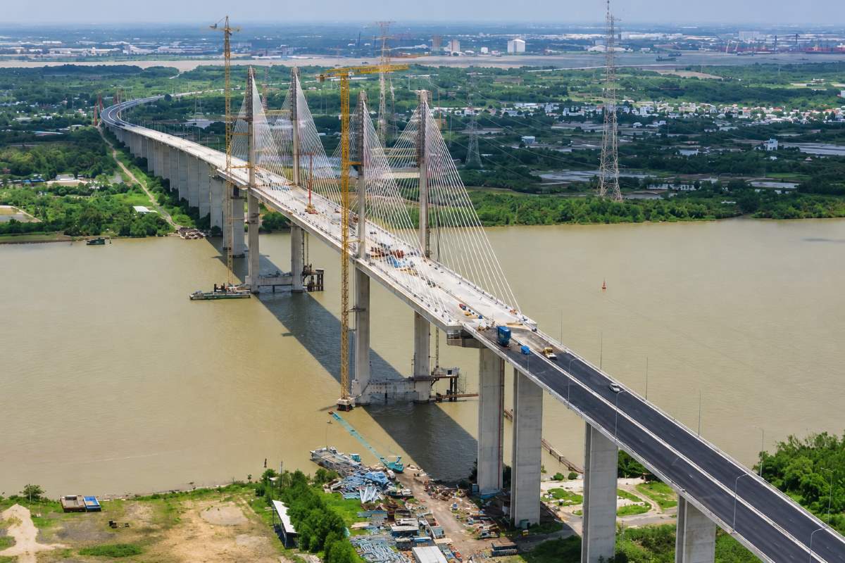 Dự án cầu Phước Khánh đang được đẩy nhanh tiến độ, hướng tới hoàn thành tháng 9/2026, nối thông cao tốc Bến Lức - Long Thành.