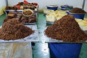 Bắt 4 người trong đường dây 'hô biến' thịt trâu thành...khô bò