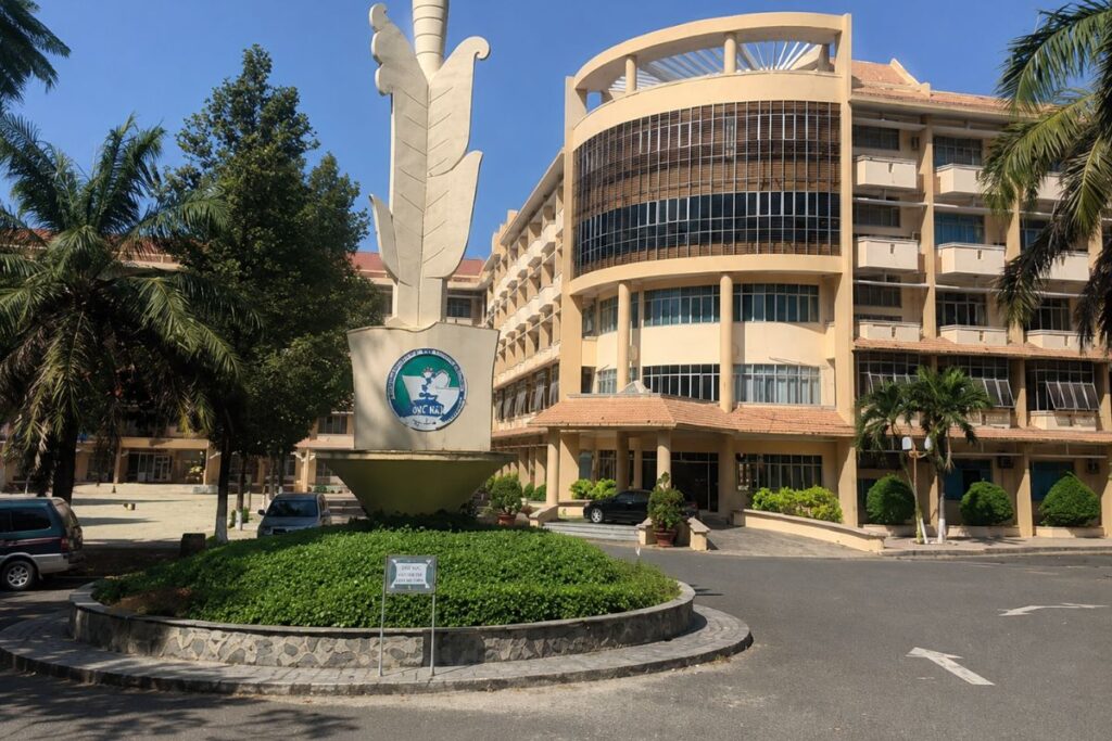 Hàng trăm sinh viên Sư phạm Trường ĐH Đồng Nai chờ hỗ trợ theo Nghị định 116 suốt 4 năm, dù nhiều người đã tốt nghiệp.
