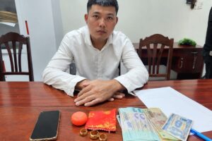 Đồng Nai bắt Phạm Văn Dọn, đối tượng bị cáo buộc đột nhập chùa trộm dây chuyền vàng và mặt dây chuyền trị giá khoảng 387,5 triệu đồng.