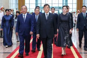 Nhà vua Thái Lan và Hoàng hậu tự lái chuyên cơ đến Hà Nội, bắt đầu chuyến thăm cấp Nhà nước Việt Nam từ ngày 14 đến 16/9.