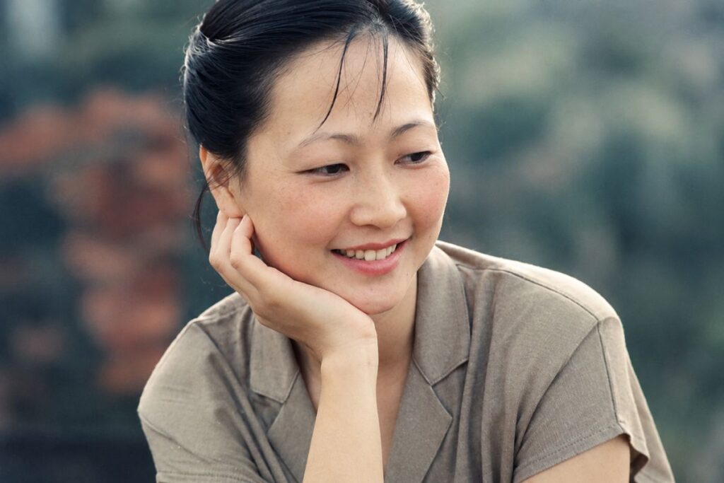 NSND Như Quỳnh ở tuổi 72 vẫn giữ lối sống giản dị bên chồng, đồng thời tiếp tục hoạt động nghệ thuật và đóng phim.
