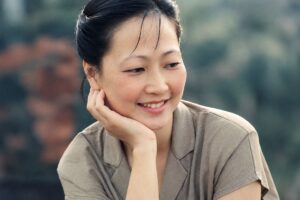 NSND Như Quỳnh ở tuổi 72 vẫn giữ lối sống giản dị bên chồng, đồng thời tiếp tục hoạt động nghệ thuật và đóng phim.