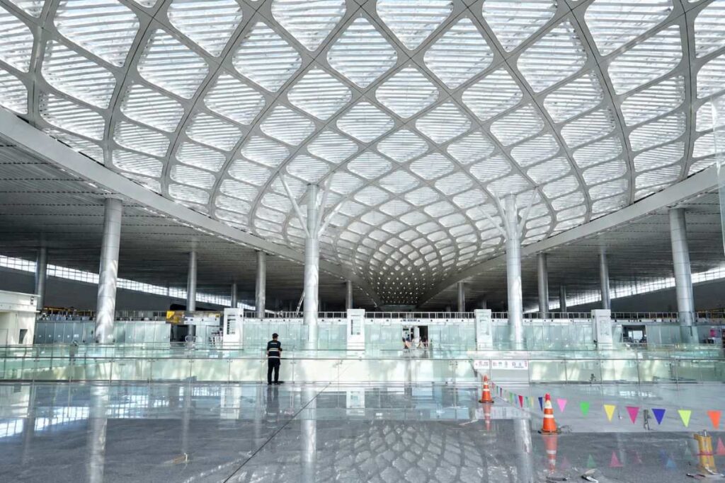 Phí phục vụ sân bay Long Thành với khách quốc tế là 25 USD mỗi người, cao hơn Tân Sơn Nhất 5 USD.