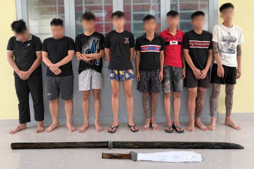 Thanh thiếu niên dùng dao tự chế, ghế sắt rượt đánh nhau trên đường Võ Thị Sáu, 7 người bị áp dụng biện pháp tố tụng