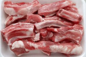 Thịt heo nhập khẩu vào Việt Nam có giá bình quân 43.000 đồng/kg, thấp hơn nhiều so với heo hơi và thịt heo nội địa.