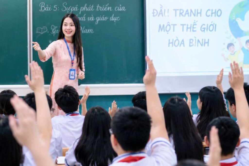 Tuổi nghỉ hưu giáo viên đang gây tranh luận với nhiều lý do nên và không nên giảm, từ sức khỏe đến hiệu quả sử dụng nhân lực.