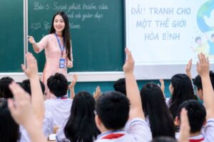 Tuổi nghỉ hưu giáo viên đang gây tranh luận với nhiều lý do nên và không nên giảm, từ sức khỏe đến hiệu quả sử dụng nhân lực.
