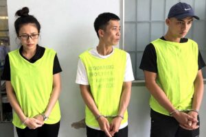 Dùng ứng dụng ngân hàng giả tạo giao dịch ảo, ba đối tượng bị bắt sau khi chiếm đoạt 3 điện thoại trị giá 13,5 triệu đồng.
