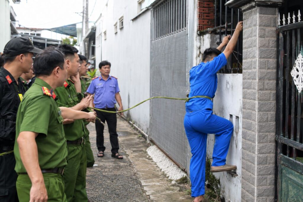 Vụ 3 mẹ con bị sát hại ở Đồng Nai: cơ quan chức năng thực nghiệm hiện trường, làm rõ diễn biến vụ án và hành vi của nghi phạm.