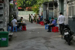 Vụ án mạng ở Đồng Nai khiến 3 mẹ con tử vong, người chồng bị thương nặng. Công an phong tỏa hiện trường, điều tra nguyên nhân.