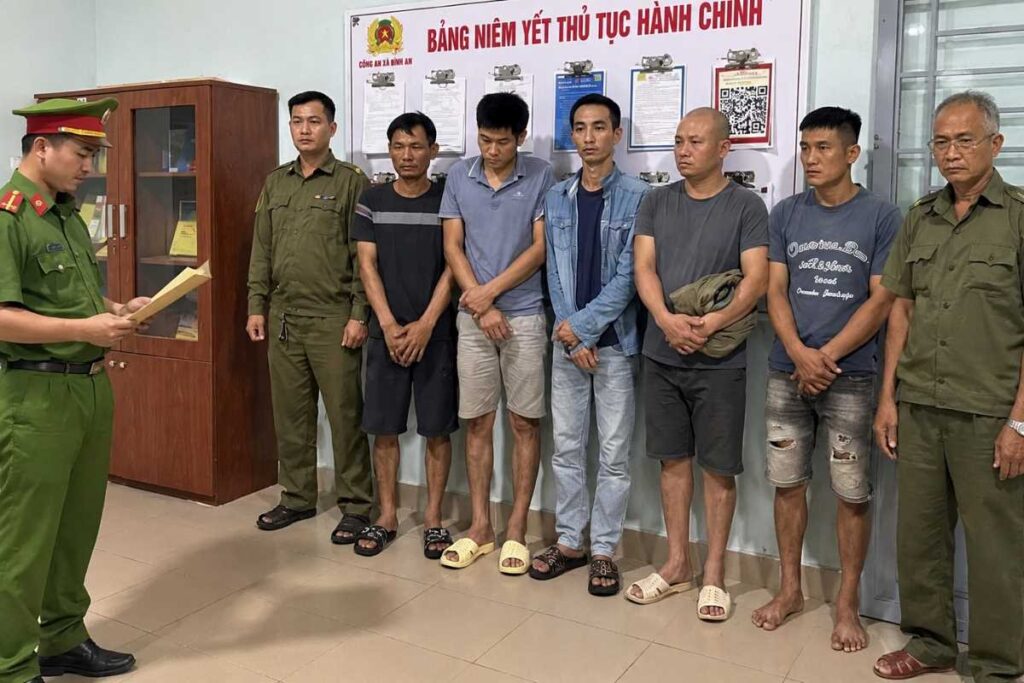 Công an xã Bình An tạm giữ 5 đối tượng sau cuộc truy bắt tại lán trại thi công, phát hiện dụng cụ sử dụng ma túy và tiếp tục mở rộng điều tra.