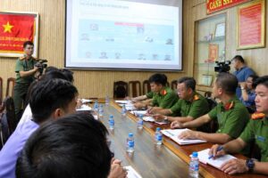 Công an Đồng Nai bắt giữ 11 đối tượng làm phim bạo lực, giang hồ để câu lượt xem trên mạng xã hội. Diễn biến vụ việc đang được điều tra.