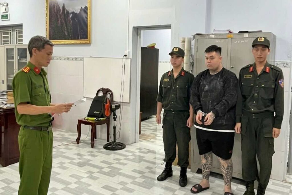 Nguyễn Hoàng Anh Tuấn bị bắt tạm giam để điều tra vụ dùng súng bắn người ở Đồng Nai do mâu thuẫn từ khoản nợ 20 triệu đồng.