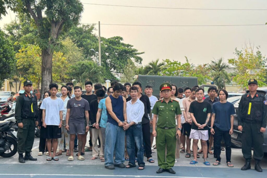 Công an TPHCM bắt giữ các đối tượng liên quan đường dây ma túy, trong đó có ca sĩ Long Nhật và Sơn Ngọc Minh.
