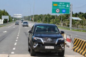 Cao tốc Bến Lức - Long Thành đón gần 25.000 lượt xe sau ngày thông tuyến, mở thêm lựa chọn di chuyển giữa phía Tây và Đông TPHCM.