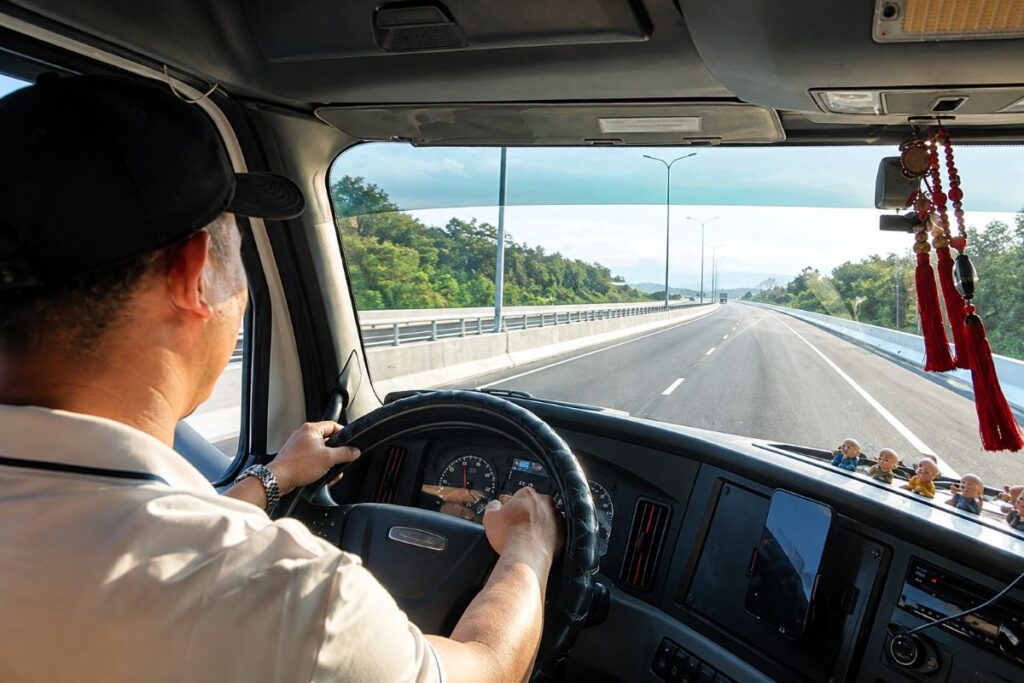 Cao tốc Bến Lức - Long Thành giúp rút ngắn hành trình, tiết kiệm chi phí vận chuyển hàng hóa từ Đồng bằng sông Cửu Long.