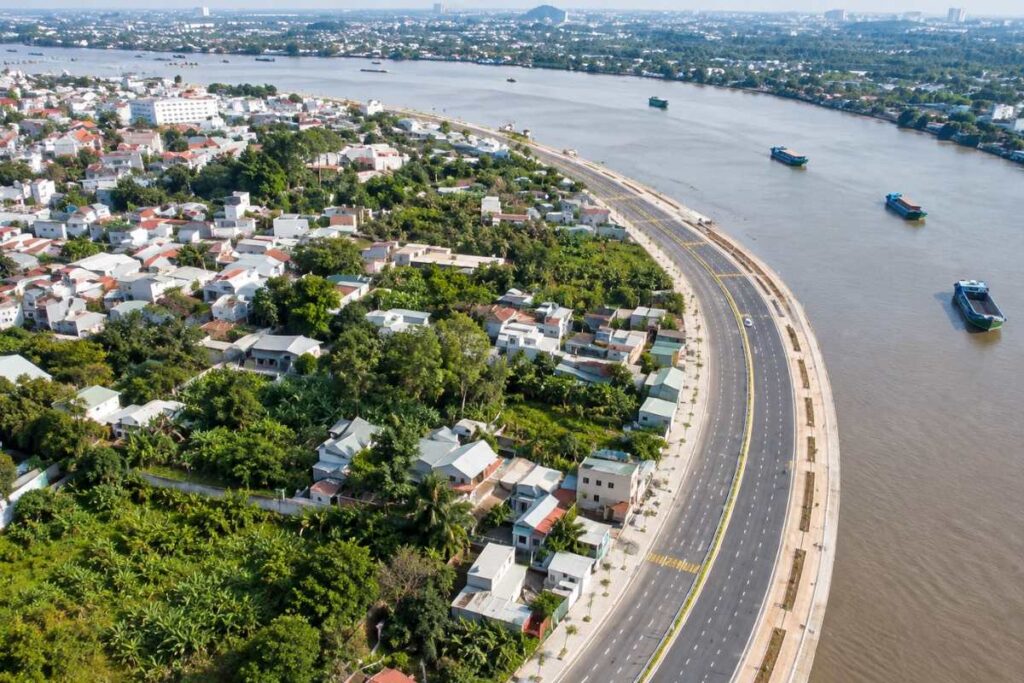 Đồng Nai xây dựng chính sách phát triển cảng biển, đường thủy và logistics, tăng kết nối giao thông, thúc đẩy kinh tế liên vùng.