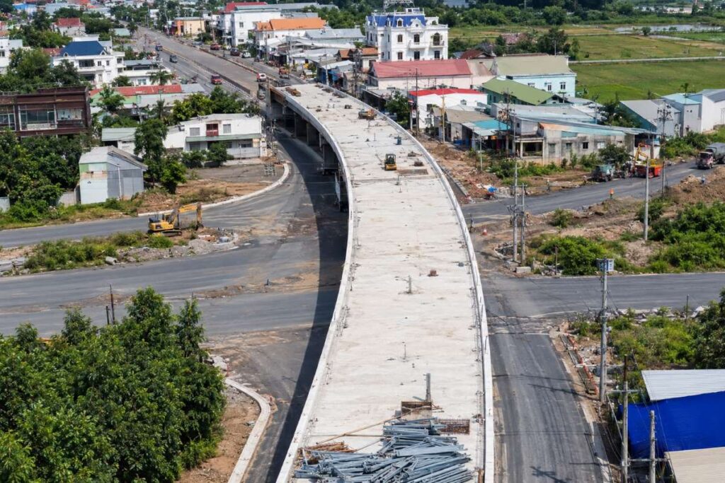 Đồng Nai dừng hợp đồng 2 nhà thầu thi công chậm tiến độ tại các dự án trọng điểm, trong đó có dự án Vành đai 3 TPHCM.