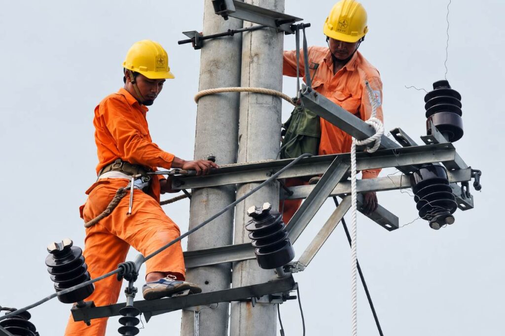 Chính phủ yêu cầu EVN xây dựng phương án giảm giá điện từ tháng 11.2026 đến tháng 3.2027. Mức giảm dự kiến sẽ tác động thế nào đến người dân, doanh nghiệp?