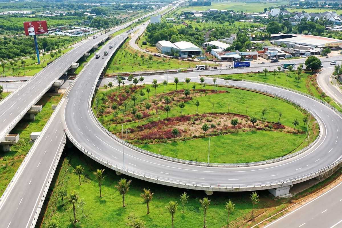 Hạ tầng giao thông Đồng Nai đổi thay với các công trình kết nối sân bay Long Thành, Quốc lộ 51 và đường 25C