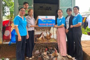 Hội Liên hiệp Phụ nữ xã Phú Nghĩa hỗ trợ con giống cho phụ nữ dân tộc thiểu số, tạo sinh kế, tăng thu nhập và hướng tới thoát nghèo bền vững.