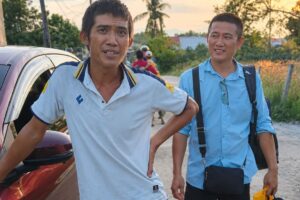 Nam thanh niên đi lạc nhiều ngày được tìm thấy, bàn giao cho người thân cùng gần 16 triệu đồng và giấy tờ tùy thân.