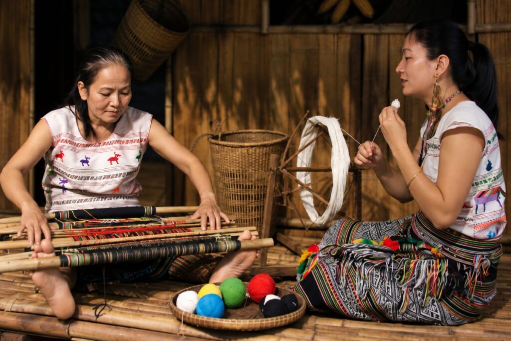Nghề dệt thổ cẩm của người Mạ ở Tà Lài, Đồng Nai đang hồi sinh nhờ gìn giữ kỹ thuật truyền thống và kết nối du lịch cộng đồng.
