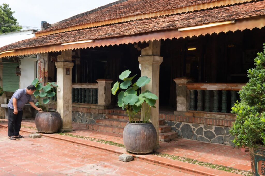 Nhà Đốc phủ sứ Nguyễn Văn Kiên ở Tây Ninh có tuổi đời 132 năm, nổi bật với kiến trúc gỗ quý và những giá trị lịch sử được gìn giữ.
