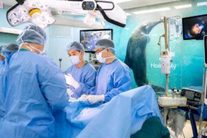 Bệnh viện Hoàn Mỹ Sài Gòn ứng dụng công nghệ y khoa hiện đại trong phòng mổ thông minh, góp phần nâng cao chất lượng điều trị và chăm sóc.