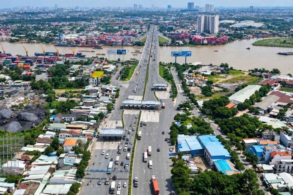 Cục Đường bộ yêu cầu khẩn trương khắc phục hư hỏng mặt đường, bất cập giao thông trên Quốc lộ 1 qua Đồng Nai, nhằm bảo đảm an toàn giao thông.
