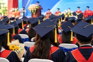 Thủ khoa, sinh viên tốt nghiệp xuất sắc vẫn chật vật tìm việc dù có thành tích học tập nổi bật. Đâu là nguyên nhân khiến doanh nghiệp từ chối?