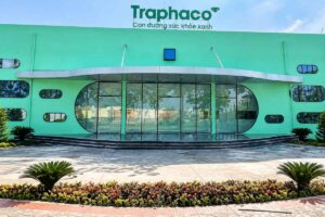 Traphaco bị phạt 160 triệu đồng do vi phạm quy định sản xuất thuốc. Cục Quản lý Dược chỉ ra những sai phạm liên quan đến hồ sơ, nguyên liệu và quy trình sản xuất.